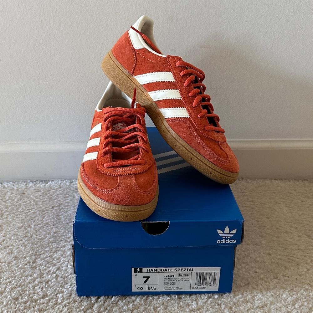ADIDAS Handball Spezial (Size M7 / W8 US)
